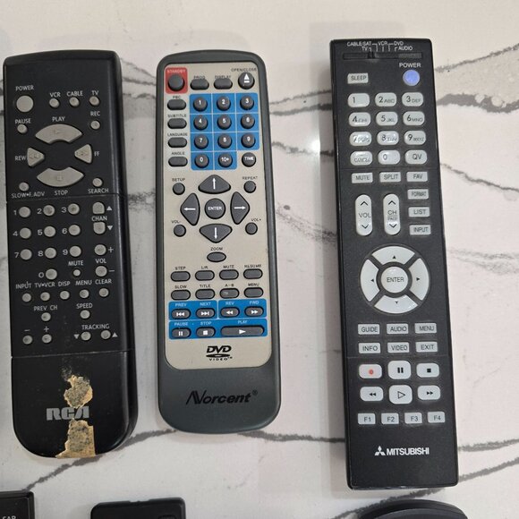 Lot Of 11 Assorted Universal & Brand-Specific TV/DVD Remotes random - Picture 5 of 7